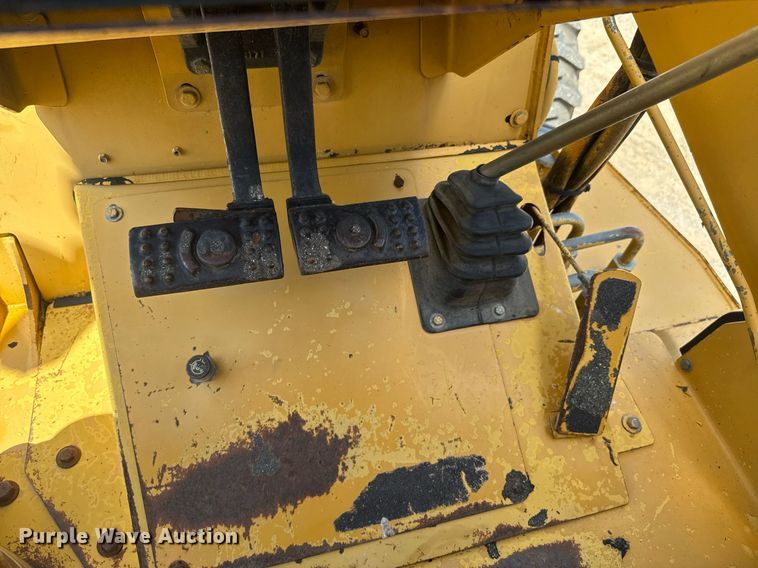 image for item DU9208 2005 John Deere 210LE landscape tractor