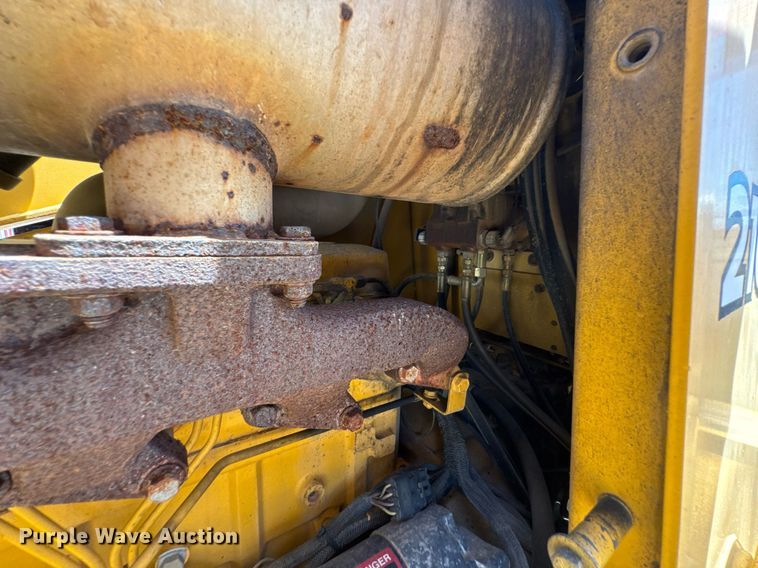 image for item DU9208 2005 John Deere 210LE landscape tractor