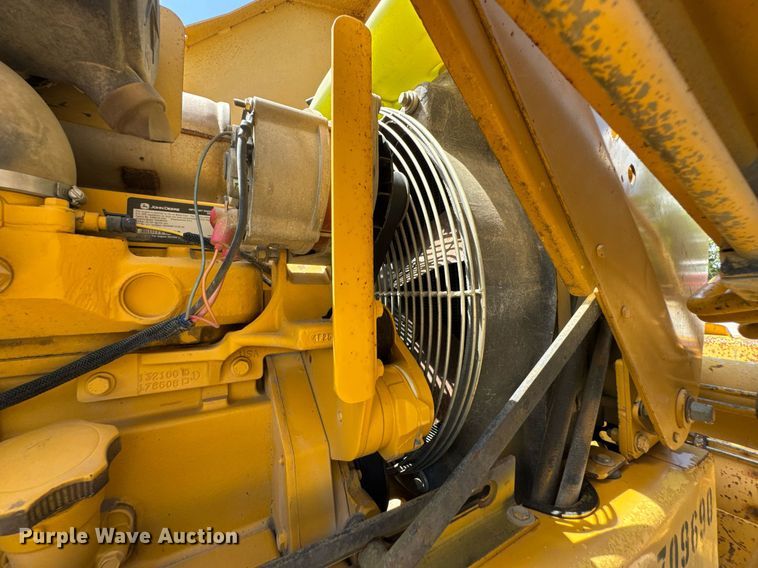 image for item DU9208 2005 John Deere 210LE landscape tractor