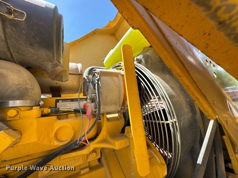 image for item DU9208 2005 John Deere 210LE landscape tractor