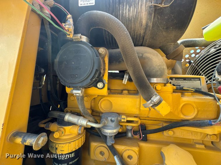 image for item DU9208 2005 John Deere 210LE landscape tractor