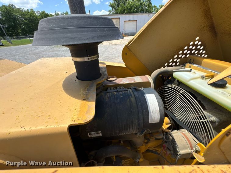 image for item DU9208 2005 John Deere 210LE landscape tractor