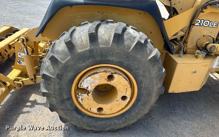 image for item DU9208 2005 John Deere 210LE landscape tractor