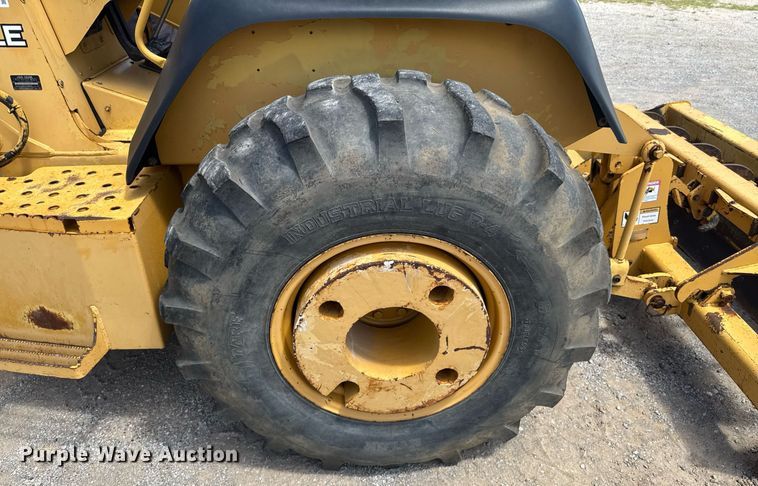 image for item DU9208 2005 John Deere 210LE landscape tractor