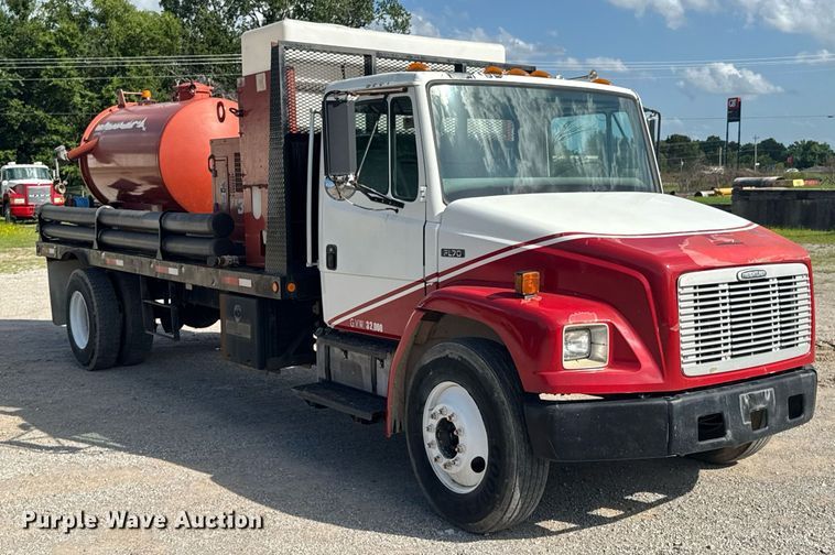 image for item DU9211 2003 Freightliner FL70 hydrovac truck