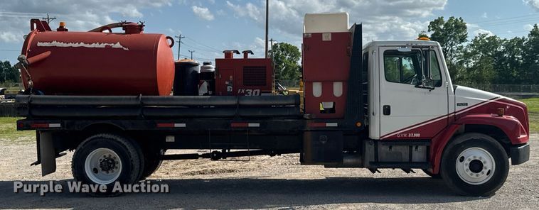 image for item DU9211 2003 Freightliner FL70 hydrovac truck