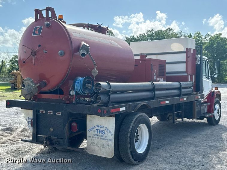 image for item DU9211 2003 Freightliner FL70 hydrovac truck