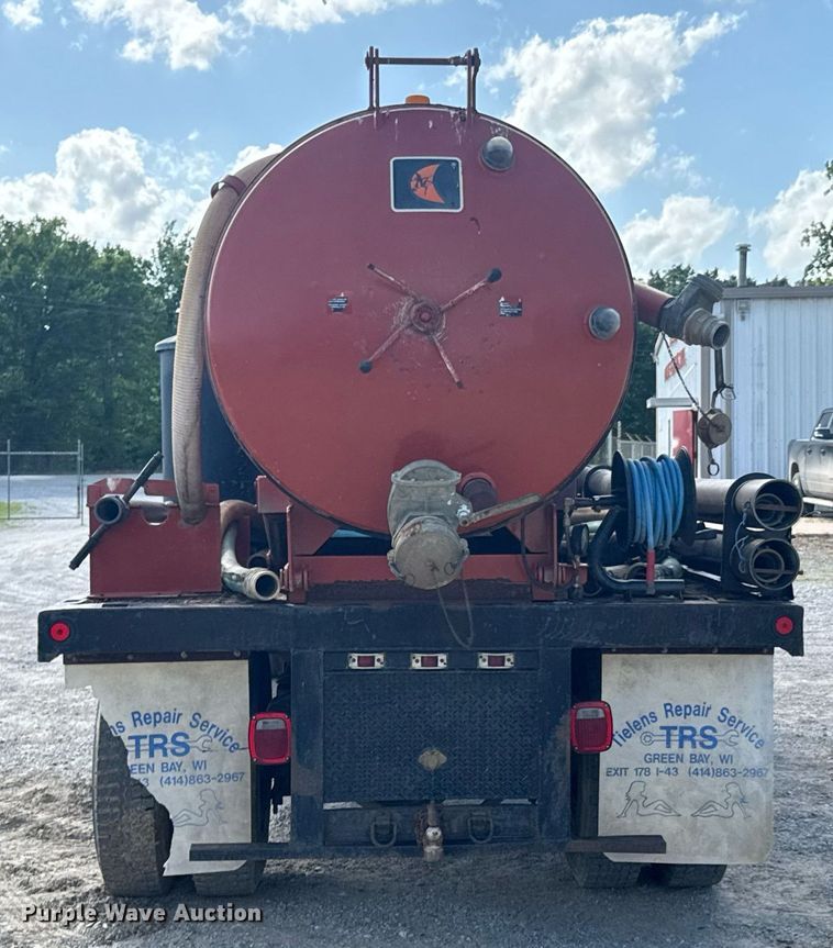 image for item DU9211 2003 Freightliner FL70 hydrovac truck