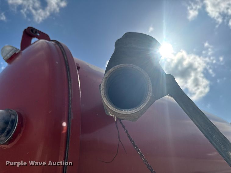 image for item DU9211 2003 Freightliner FL70 hydrovac truck