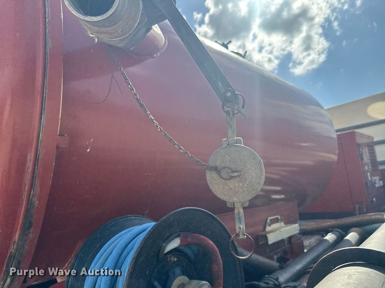 image for item DU9211 2003 Freightliner FL70 hydrovac truck