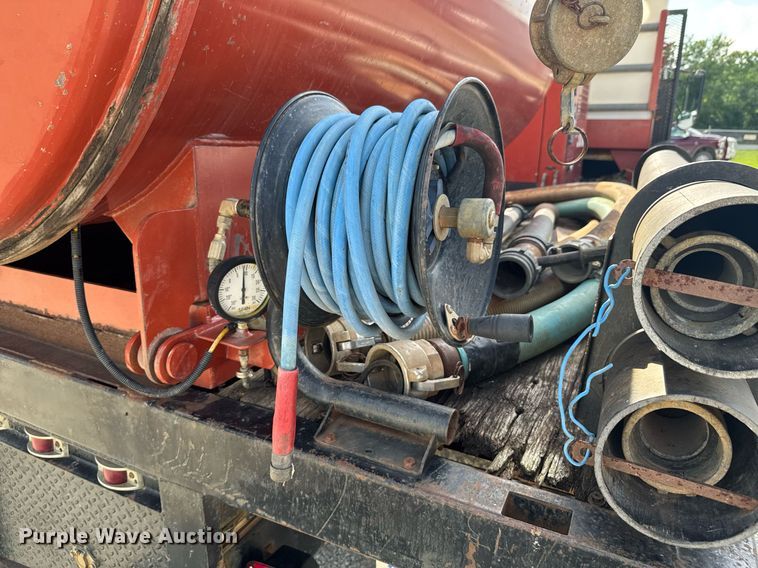 image for item DU9211 2003 Freightliner FL70 hydrovac truck