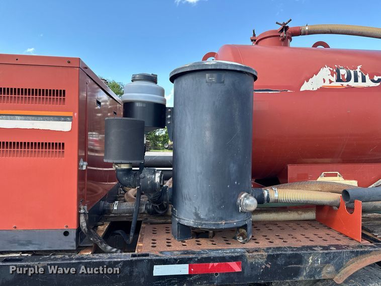 image for item DU9211 2003 Freightliner FL70 hydrovac truck