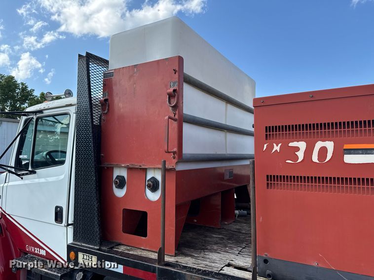 image for item DU9211 2003 Freightliner FL70 hydrovac truck