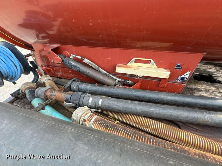 image for item DU9211 2003 Freightliner FL70 hydrovac truck