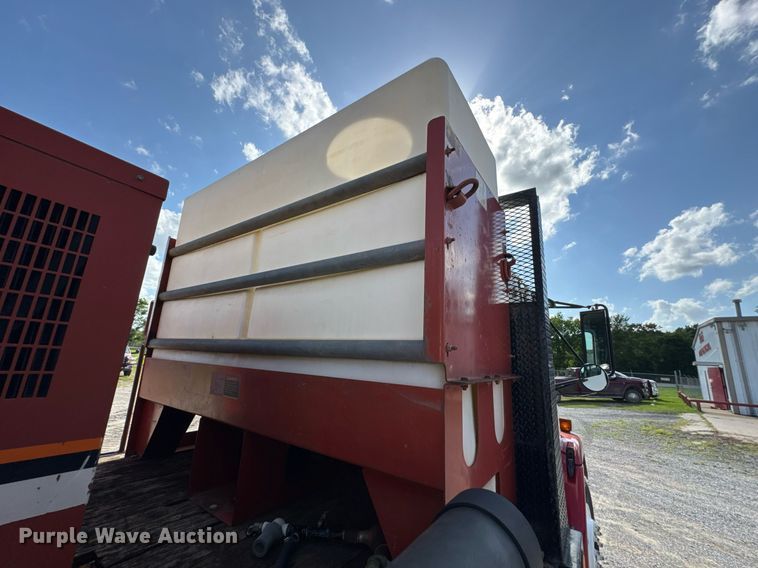 image for item DU9211 2003 Freightliner FL70 hydrovac truck