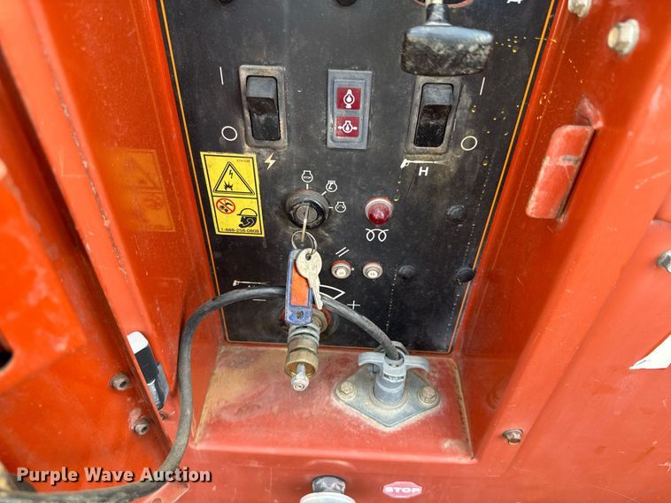 image for item DU9211 2003 Freightliner FL70 hydrovac truck