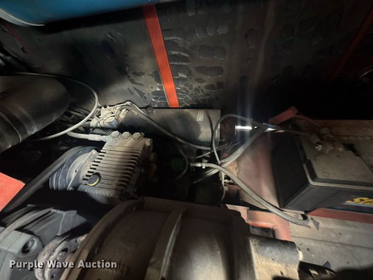 image for item DU9211 2003 Freightliner FL70 hydrovac truck