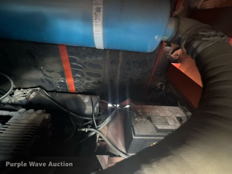 image for item DU9211 2003 Freightliner FL70 hydrovac truck