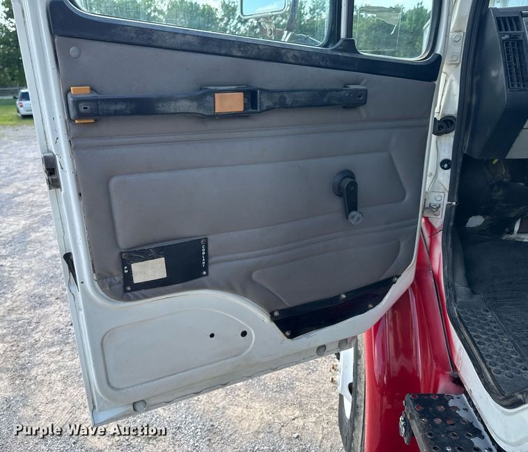 image for item DU9211 2003 Freightliner FL70 hydrovac truck