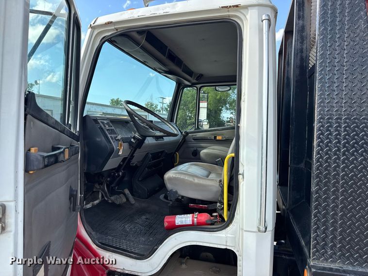 image for item DU9211 2003 Freightliner FL70 hydrovac truck