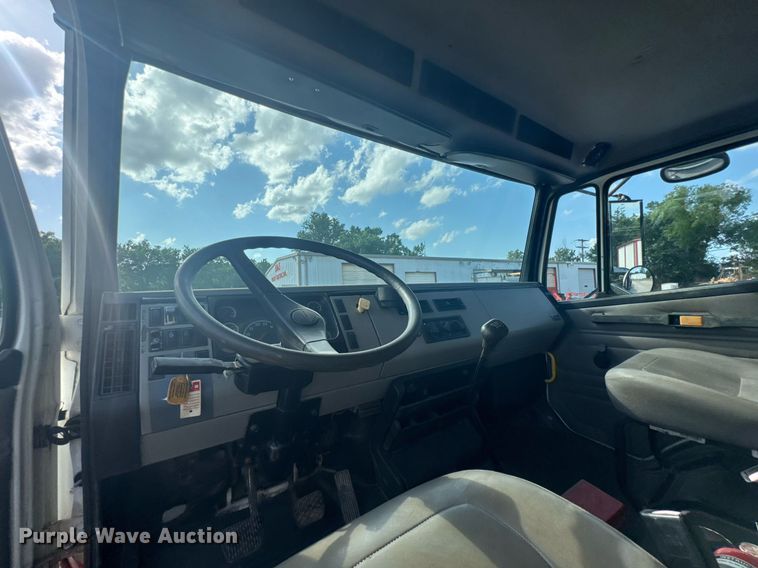 image for item DU9211 2003 Freightliner FL70 hydrovac truck