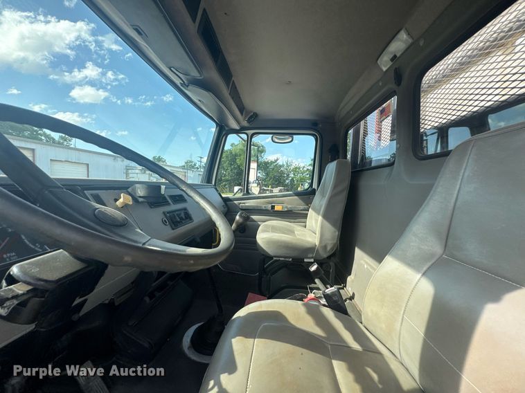 image for item DU9211 2003 Freightliner FL70 hydrovac truck