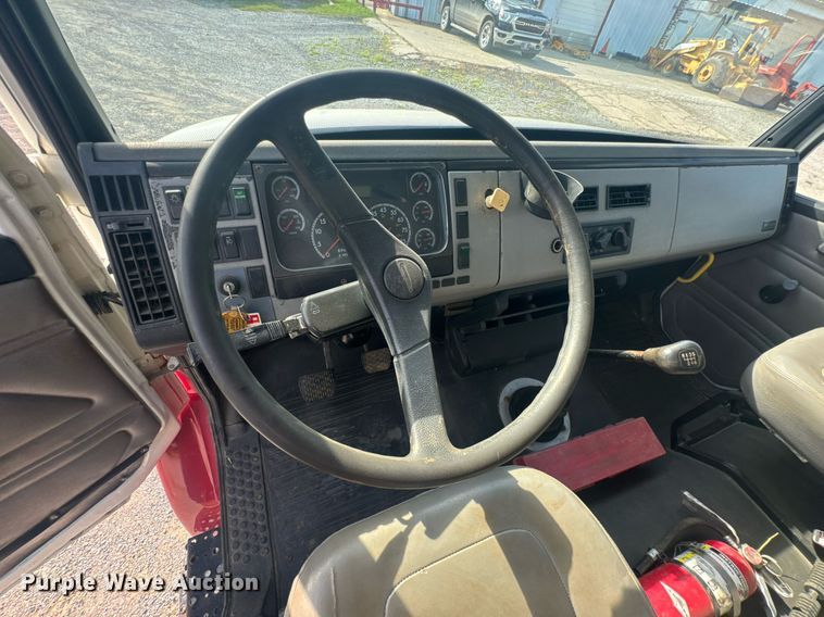 image for item DU9211 2003 Freightliner FL70 hydrovac truck