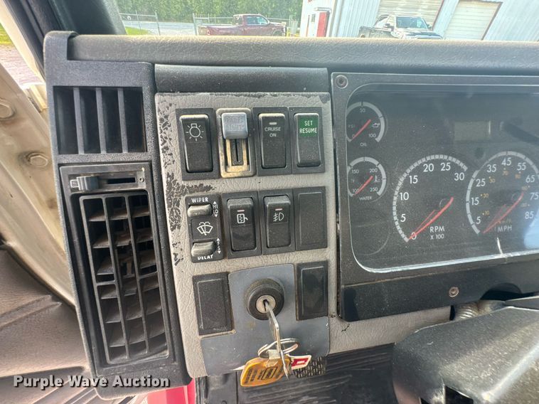 image for item DU9211 2003 Freightliner FL70 hydrovac truck