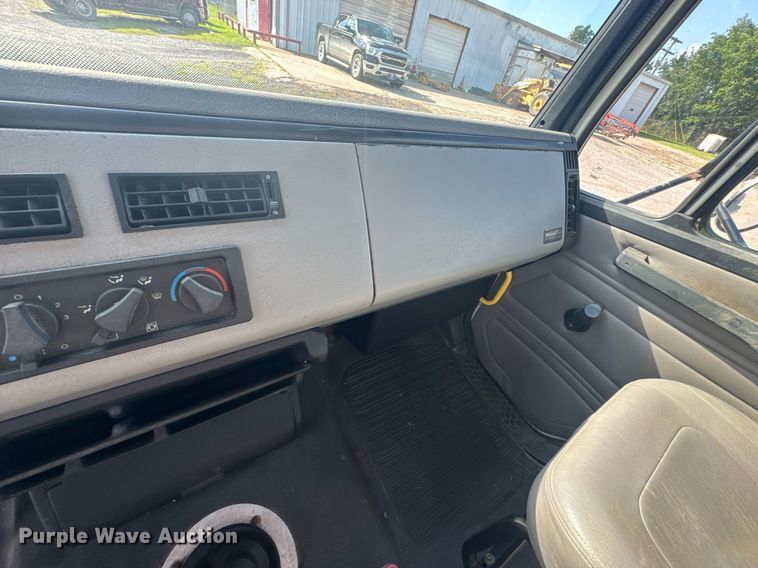 image for item DU9211 2003 Freightliner FL70 hydrovac truck