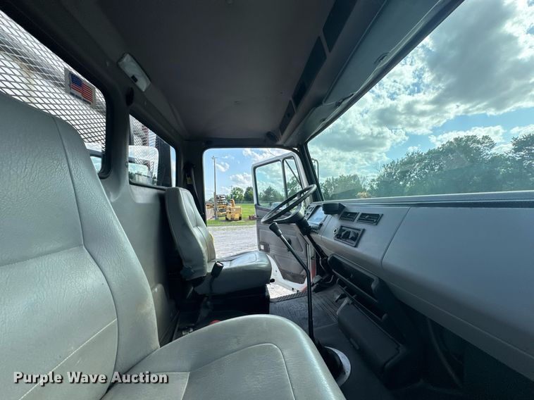 image for item DU9211 2003 Freightliner FL70 hydrovac truck