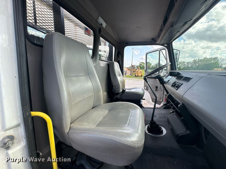 image for item DU9211 2003 Freightliner FL70 hydrovac truck