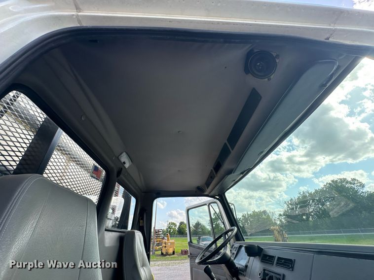 image for item DU9211 2003 Freightliner FL70 hydrovac truck