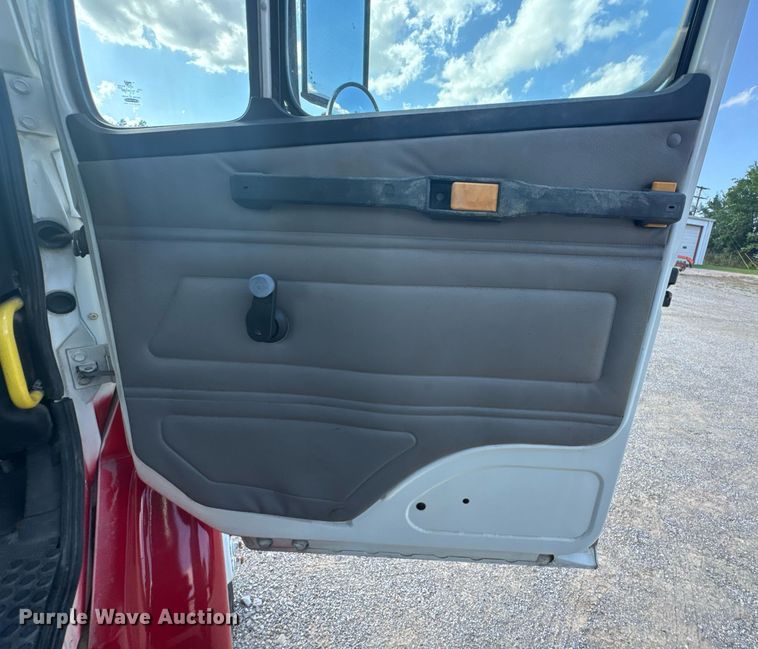 image for item DU9211 2003 Freightliner FL70 hydrovac truck