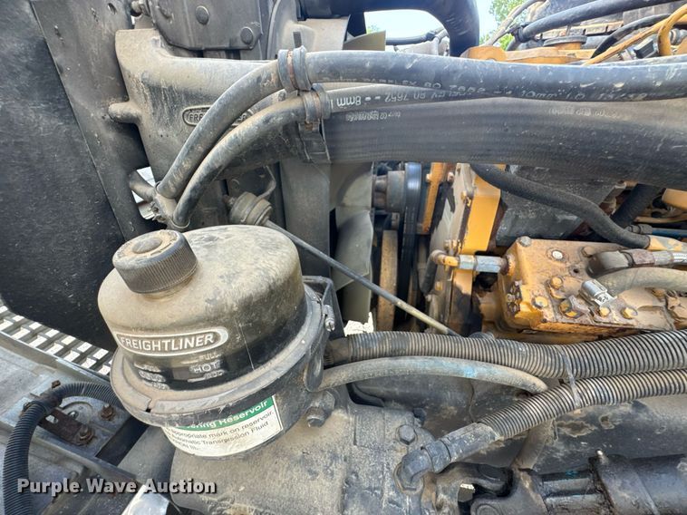 image for item DU9211 2003 Freightliner FL70 hydrovac truck