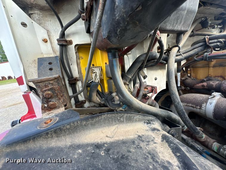 image for item DU9211 2003 Freightliner FL70 hydrovac truck