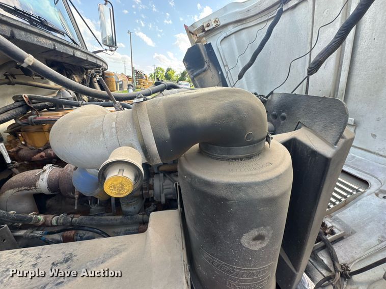 image for item DU9211 2003 Freightliner FL70 hydrovac truck