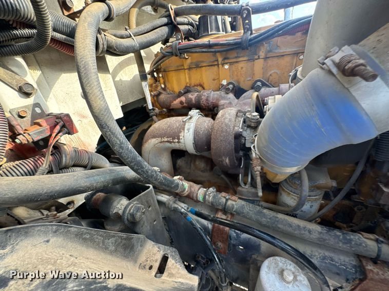 image for item DU9211 2003 Freightliner FL70 hydrovac truck