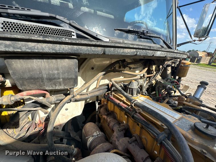 image for item DU9211 2003 Freightliner FL70 hydrovac truck