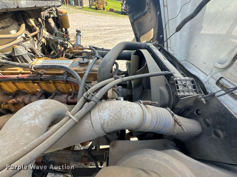 image for item DU9211 2003 Freightliner FL70 hydrovac truck