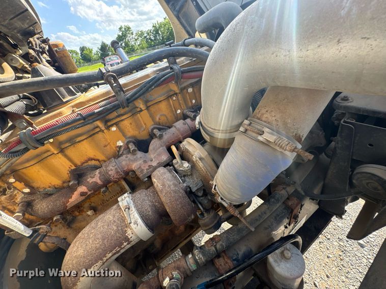 image for item DU9211 2003 Freightliner FL70 hydrovac truck