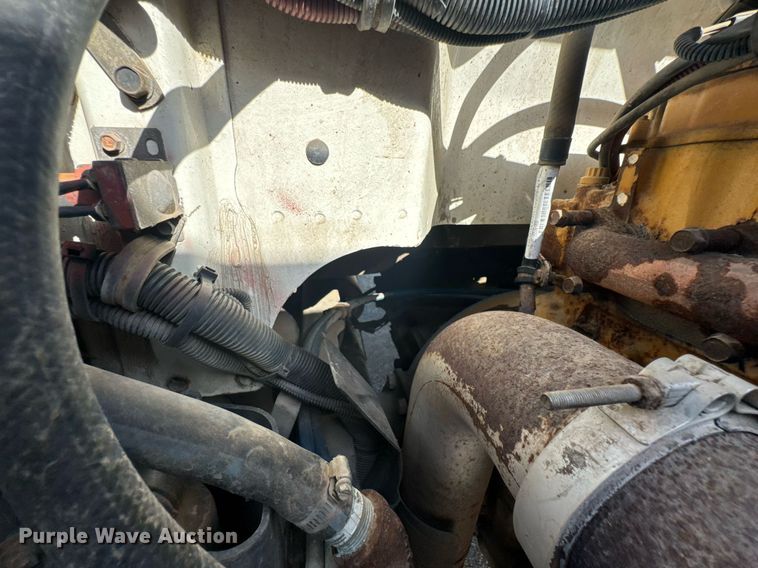 image for item DU9211 2003 Freightliner FL70 hydrovac truck