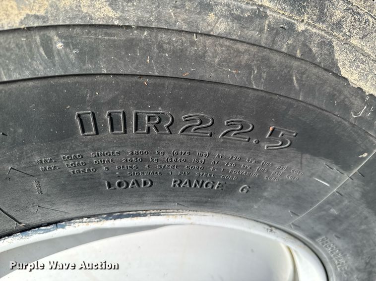 image for item DU9211 2003 Freightliner FL70 hydrovac truck