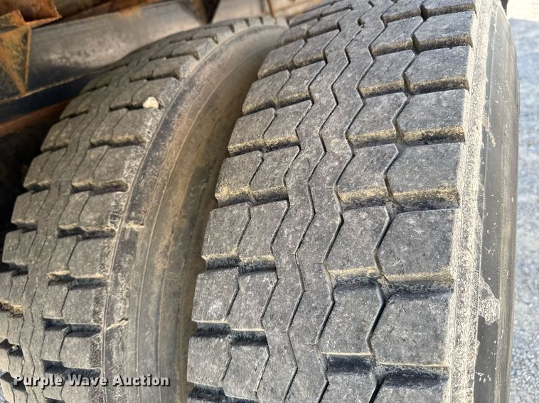 image for item DU9211 2003 Freightliner FL70 hydrovac truck