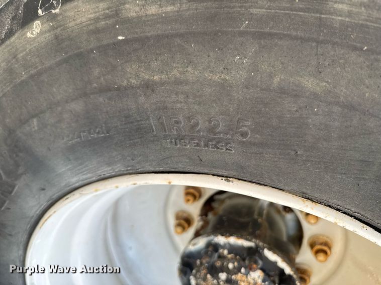 image for item DU9211 2003 Freightliner FL70 hydrovac truck