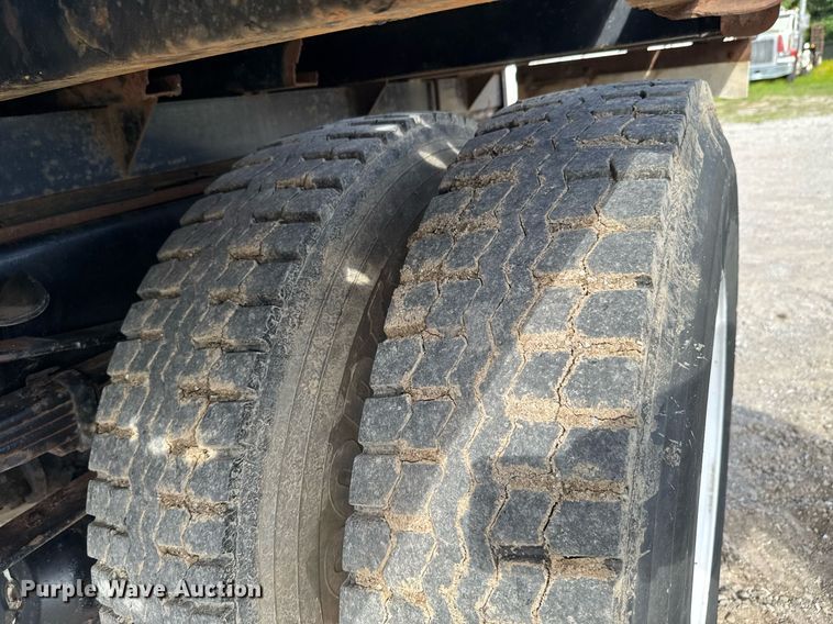 image for item DU9211 2003 Freightliner FL70 hydrovac truck