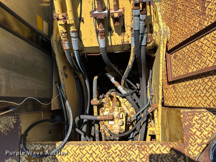 image for item DU9212 1991 Caterpillar EL200B excavator