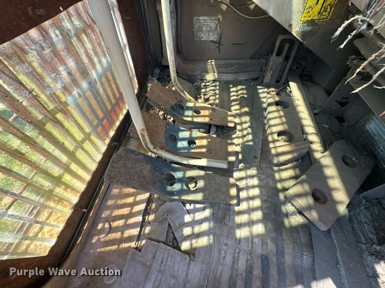 image for item DU9212 1991 Caterpillar EL200B excavator