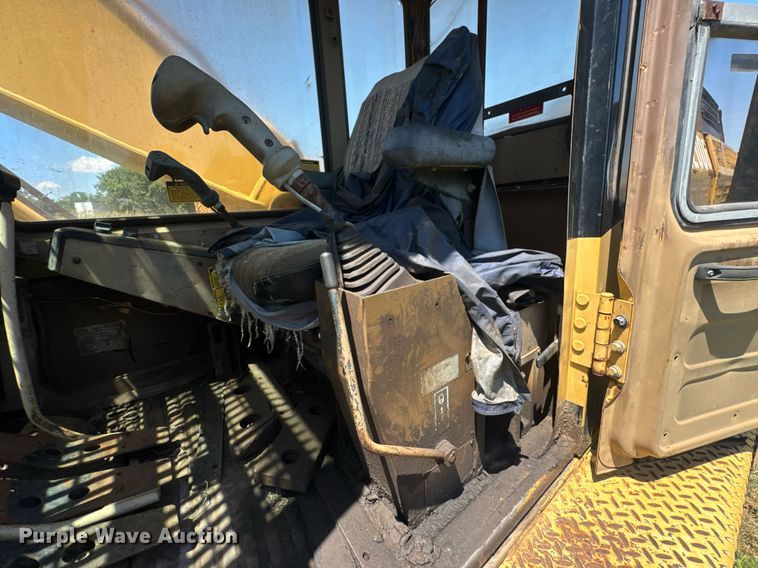 image for item DU9212 1991 Caterpillar EL200B excavator