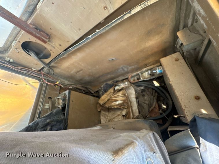 image for item DU9212 1991 Caterpillar EL200B excavator