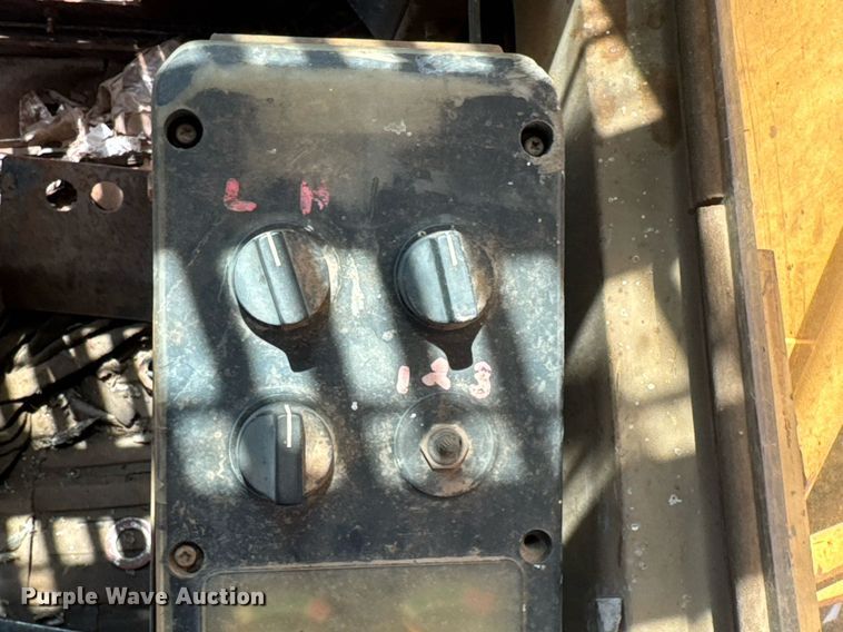 image for item DU9212 1991 Caterpillar EL200B excavator